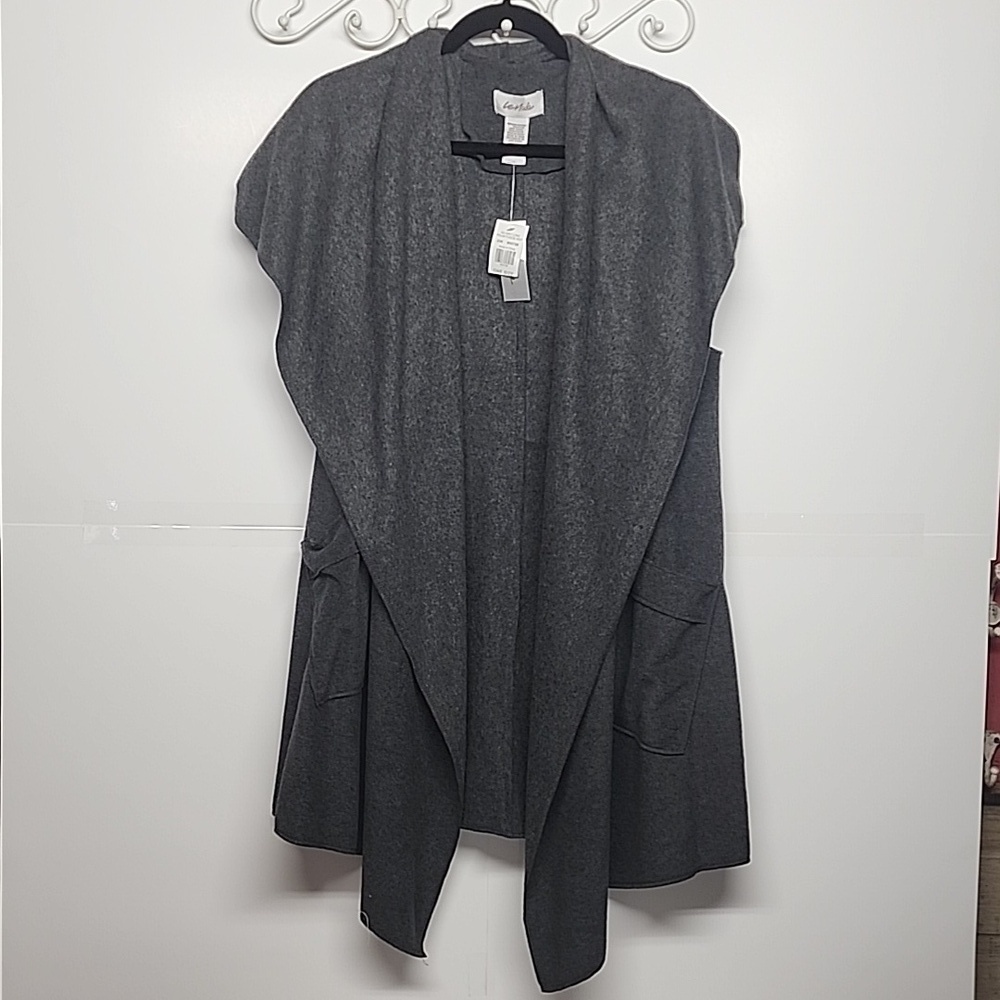 Le Moda grey Polar Fleece vest.  OS with large front pockets. Super soft & cozy